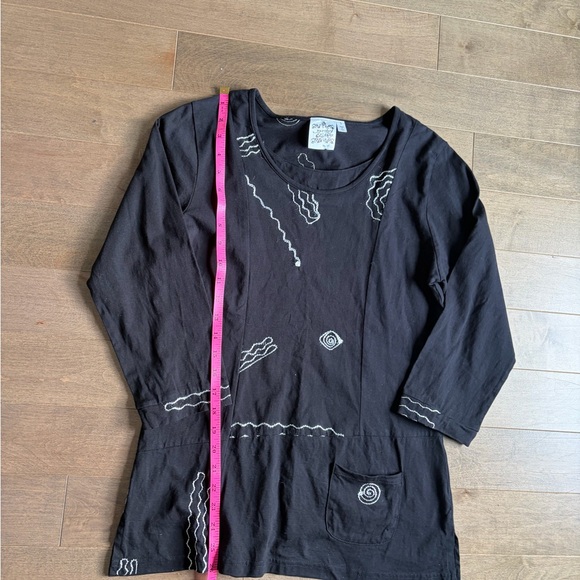 Parsley & Sage Black Top with White Detailing - Picture 4 of 6